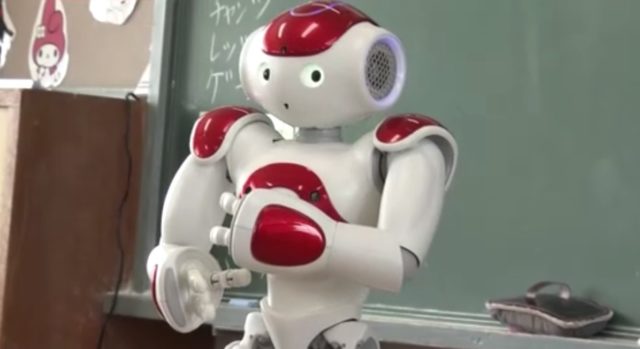 日本、英語力向上の為、学校でロボットを使用