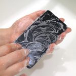 泡を付けたスマホ