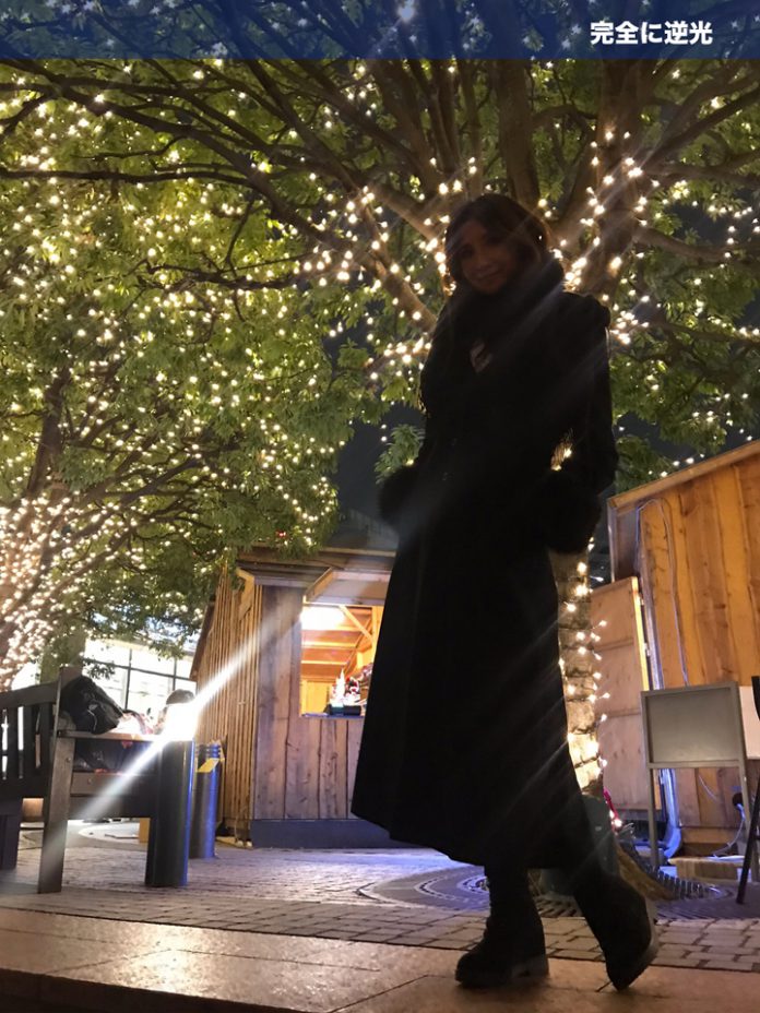 光との闘い！ イルミネーション背景での人物撮影を成功させるには？ Ubergizmo JAPAN